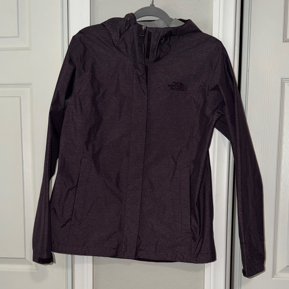 NWOT The North Face Women's Deep Plum windbreaker Jacket